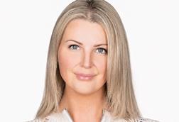 Claire - Headshot