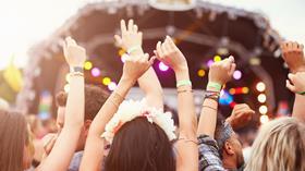 festival hands up