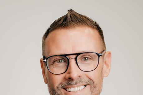 Jon Walker, Axa