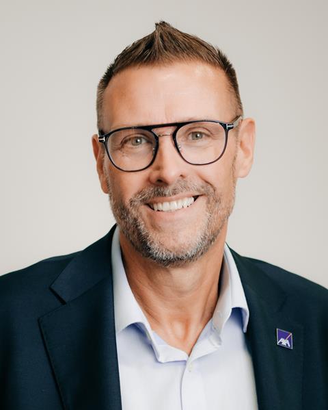 Jon Walker, Axa