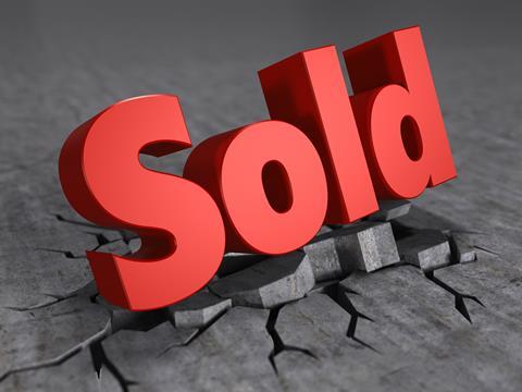 I stock 856098032 sold sign